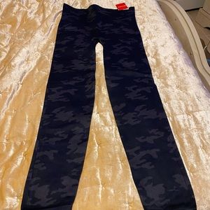 Spanx Look At Me Now Seamless Leggings